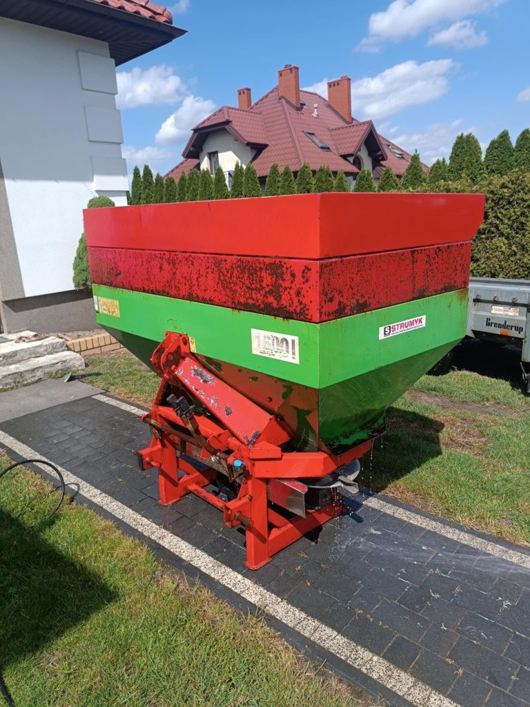 Rozsiewacz do nawozu strumyk 1600 L nie amazne