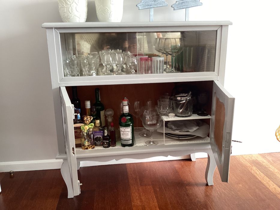 Móvel de apoio - bar