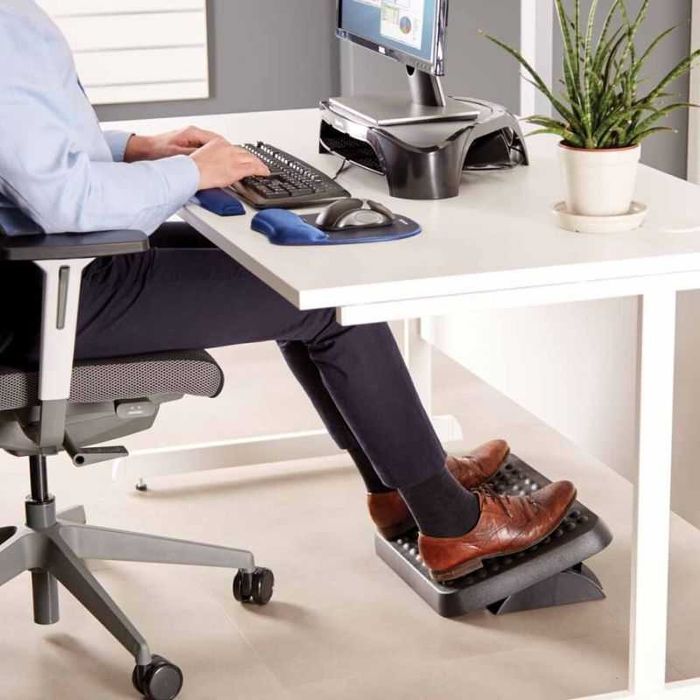 Podnóżek regulowany pod biurko FELLOWES Ergonomiczny Czarny Duża ilość