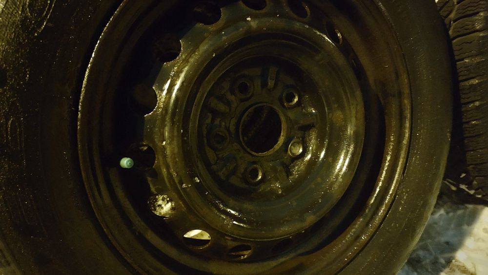 Opony zimowe Dębica kpl felgi i kołpaki oryginalne Toyota Auris 2