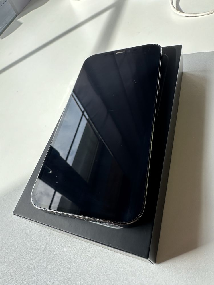 Iphone 12 pro 256gb graphite + case magsafe