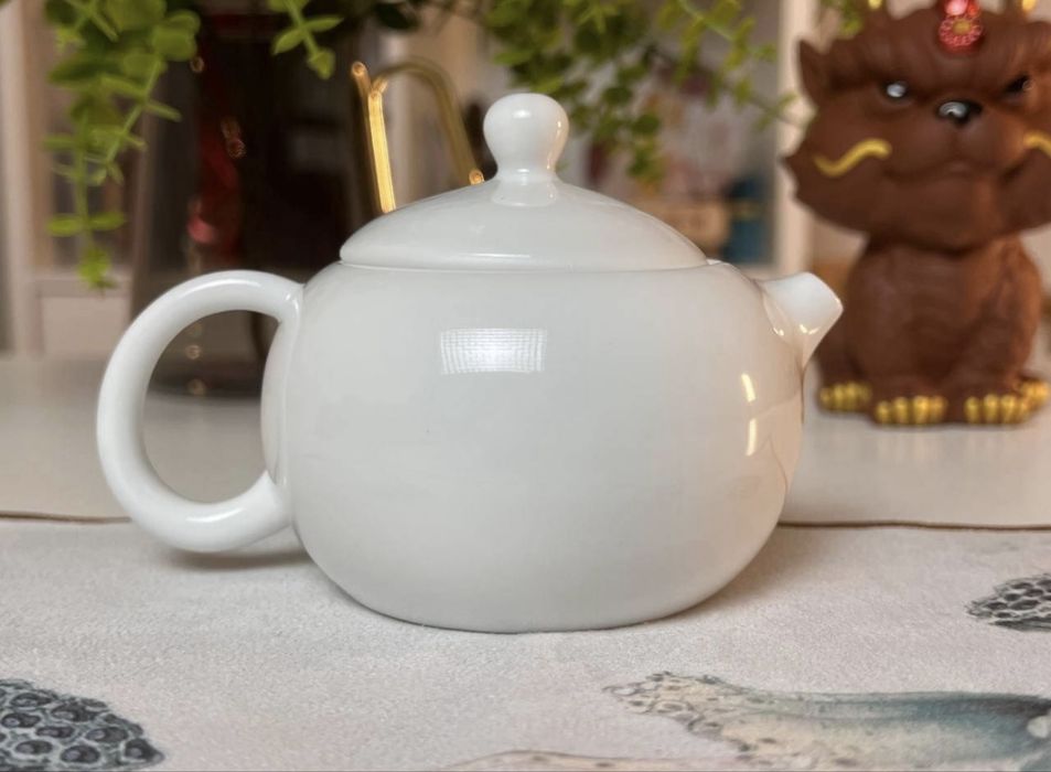 Чайник з натурального білого Фарфору Ручна робота 200 мл