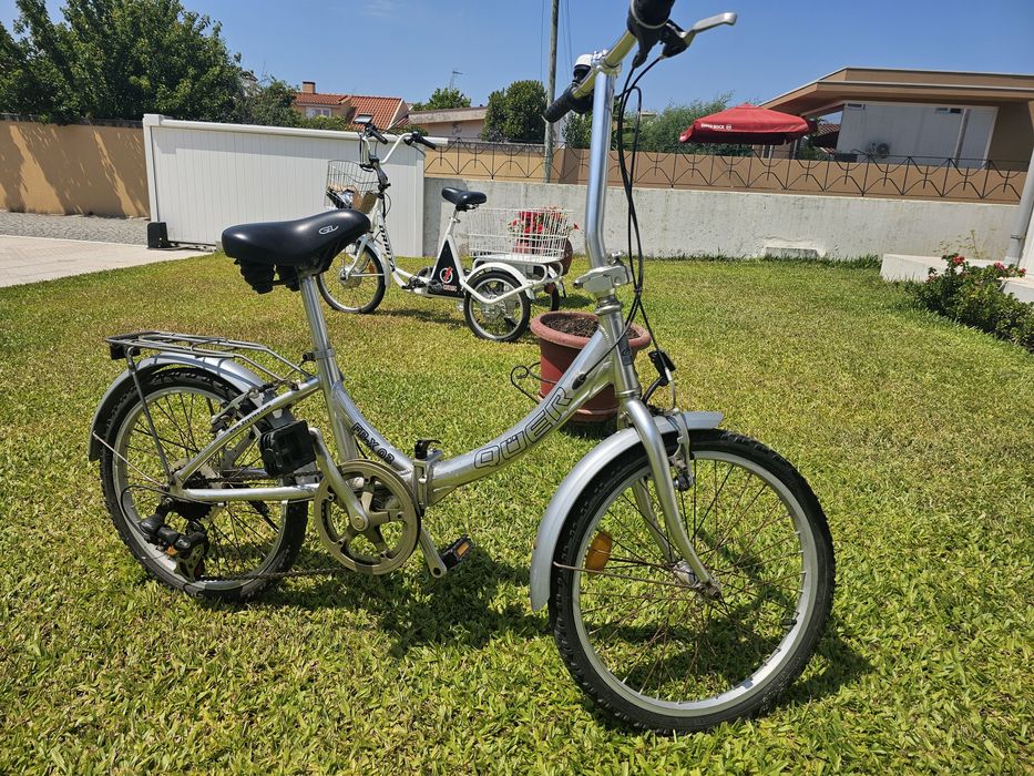 Bicicleta marca qūer, toda em inox