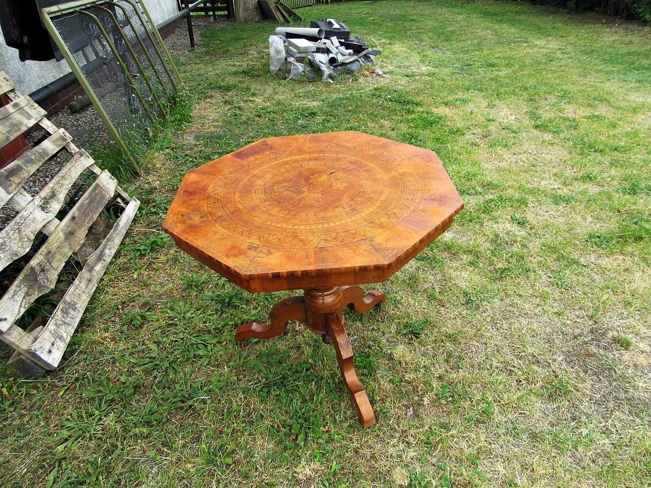 Intarsjowany stolik BIEDERMEIER