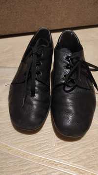 Продам мужские туфли для тренировок