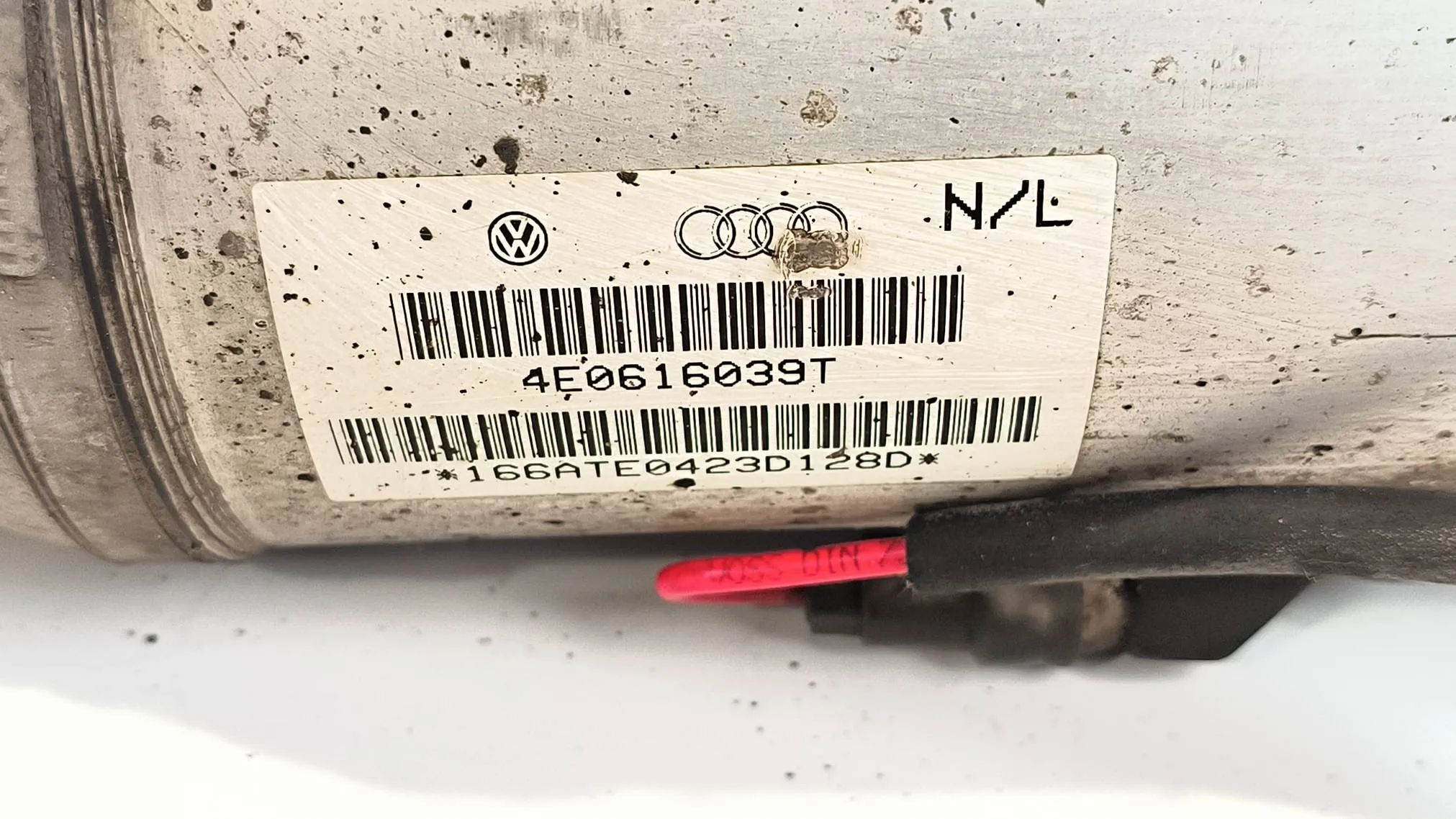 Amortyzator zawieszenia przedniej 4E0616039T Audi A8 S8 D3