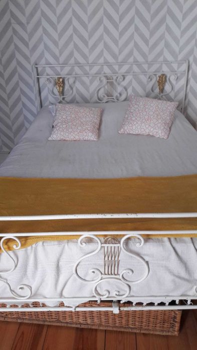 Cama antiga de ferro 183x133