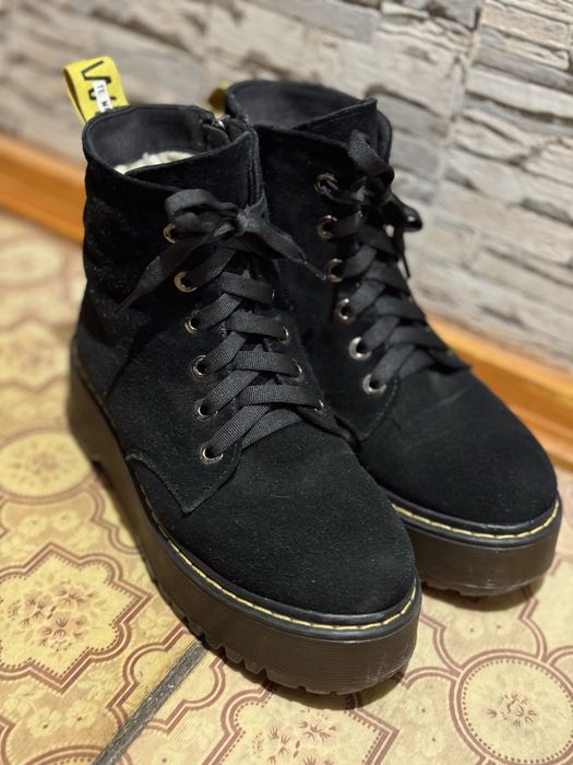 Зимові чоботи замшеві