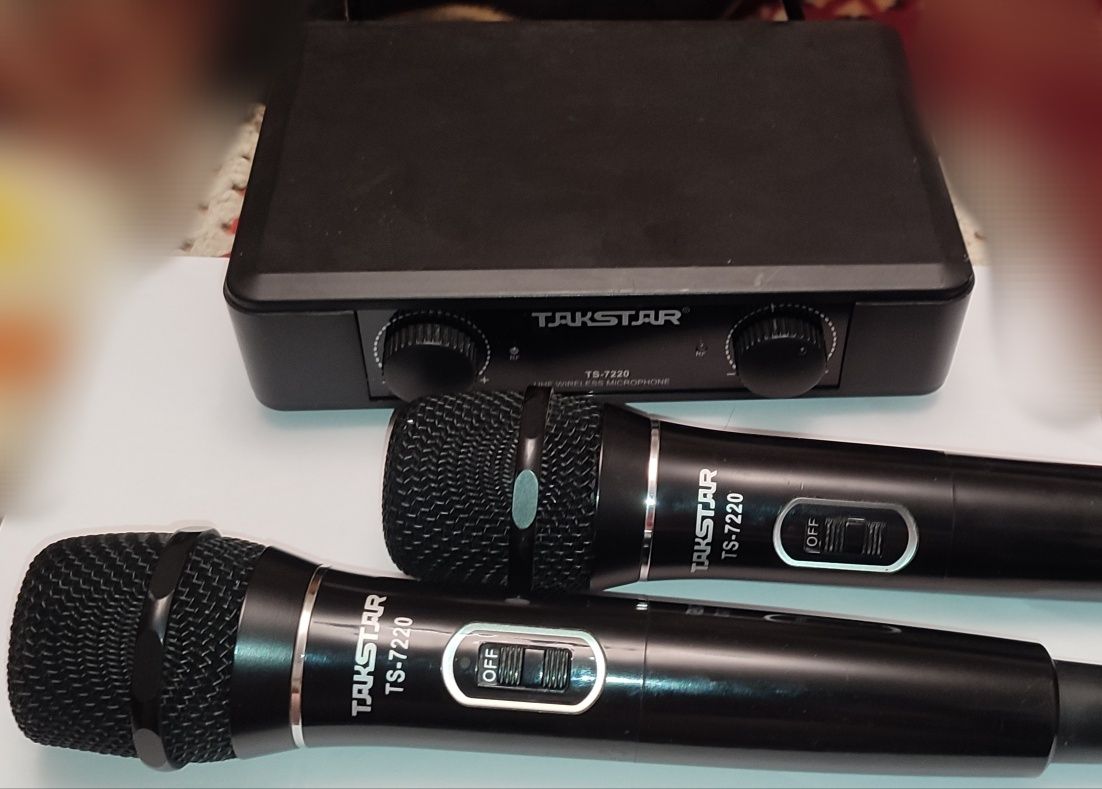 Радиосистема с двумя ручными микрофонами Takstar TS-7220HH