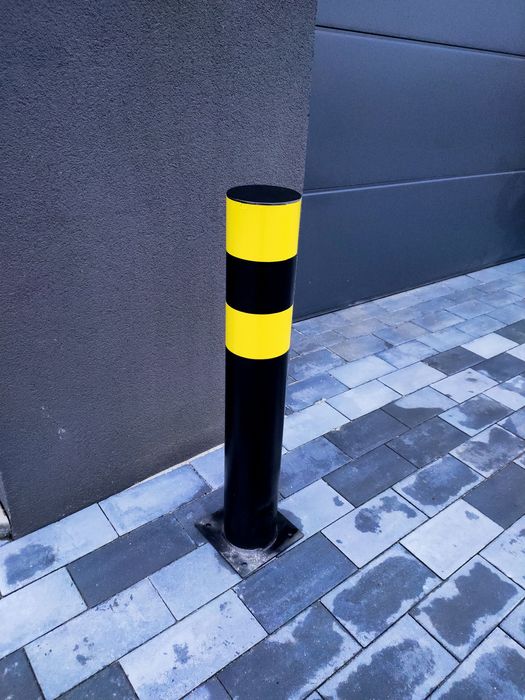 Słupek parkingowy ostrzegawczy odbòj ochronny słupki czarno żółte