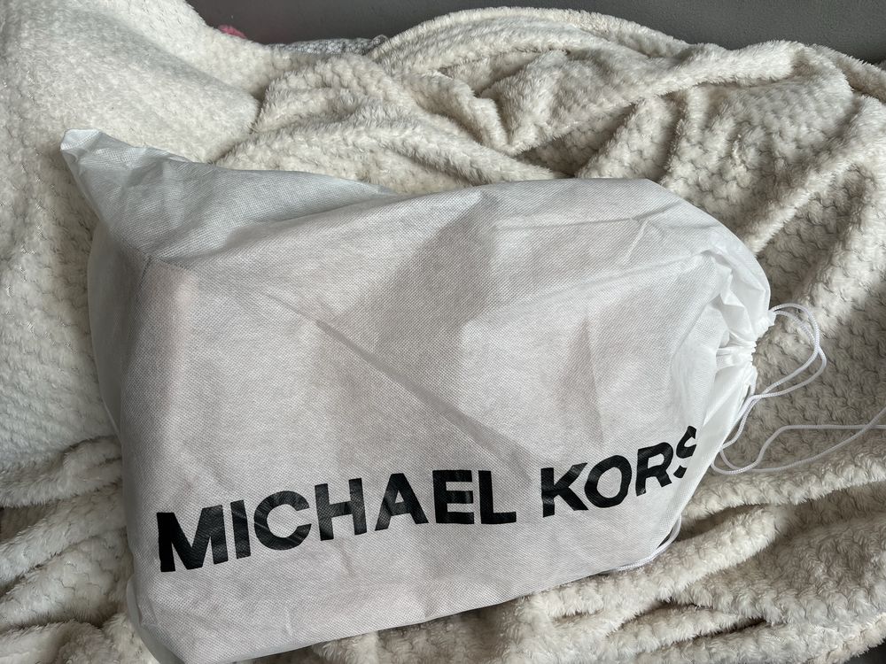 Piekna nowa bezowa rozowa torebka michael kors