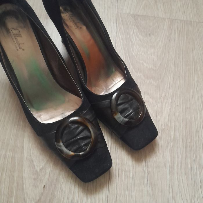 Чёрные замшевые туфли