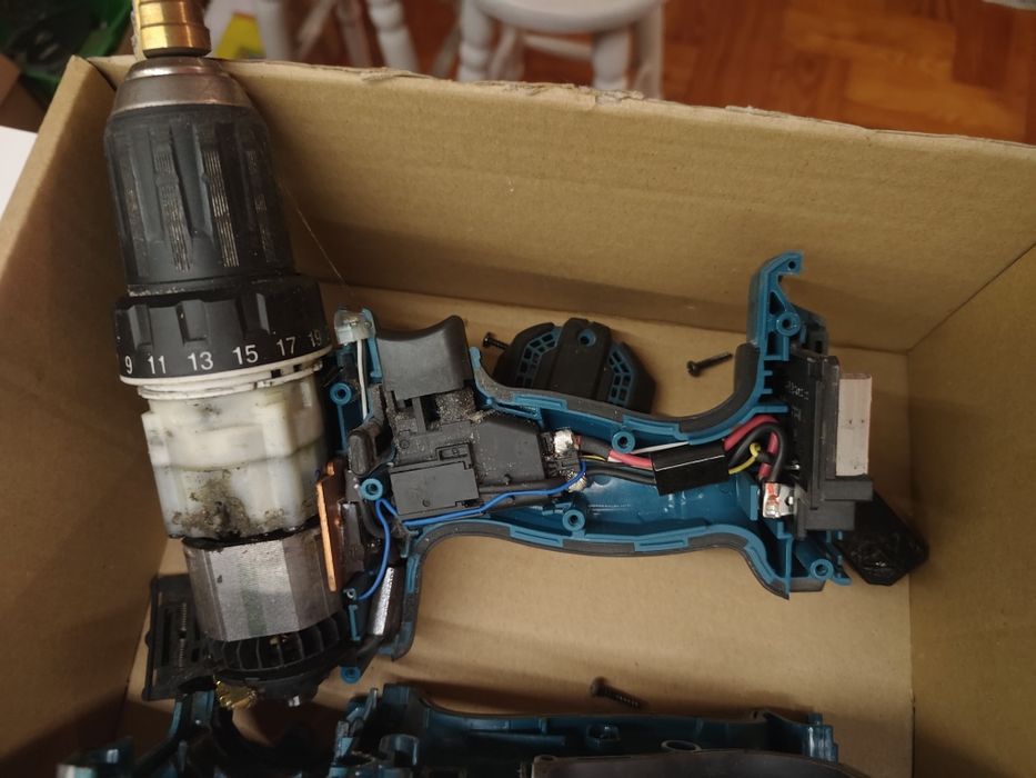 Makita ddf482 wkrętarka wiertarka uszkodzona