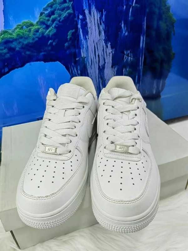Iconic White on White Nike Air Force 1 Low ‘07 39