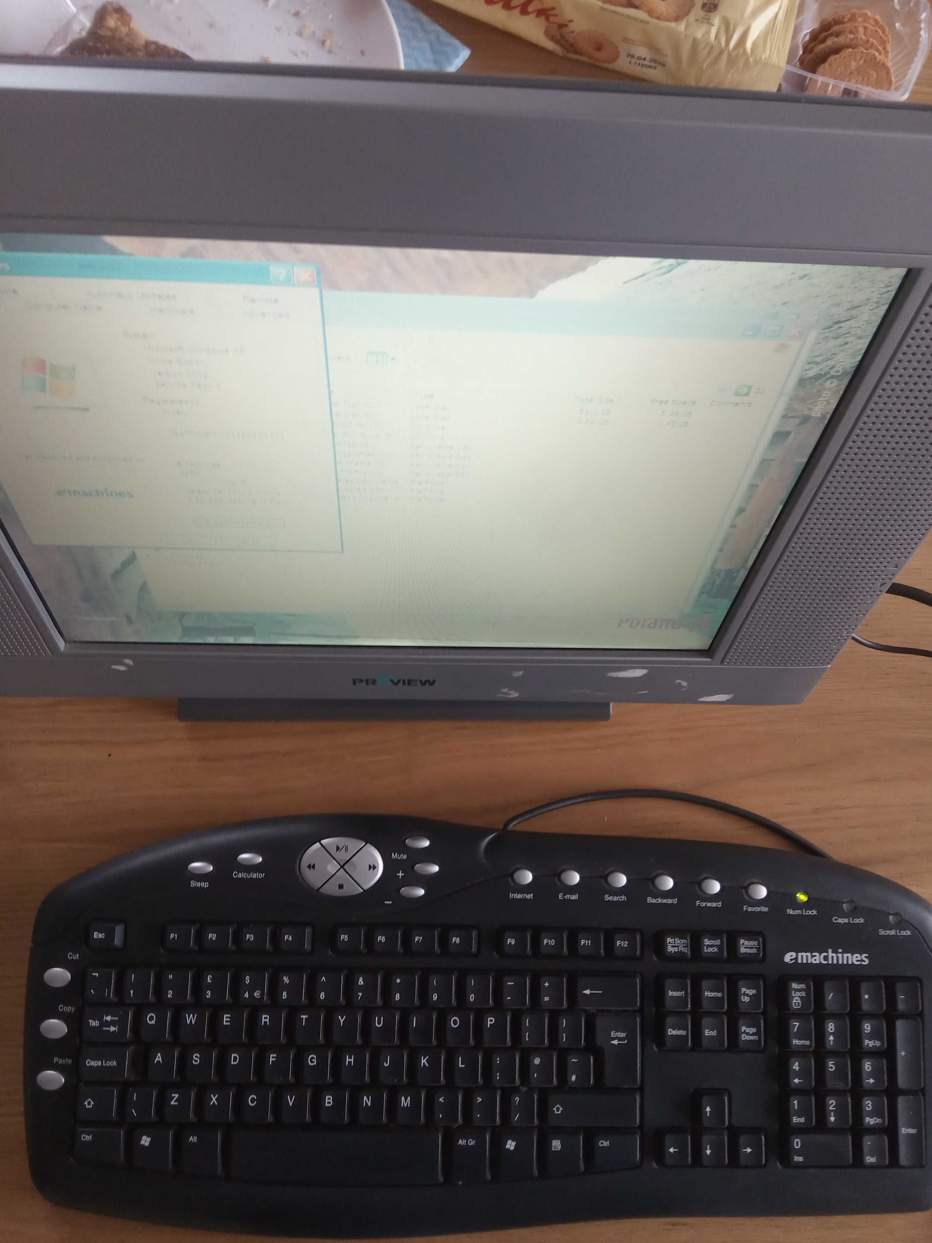 Komputer stacjonarny emachines 3250 (bez dysku twardego).
