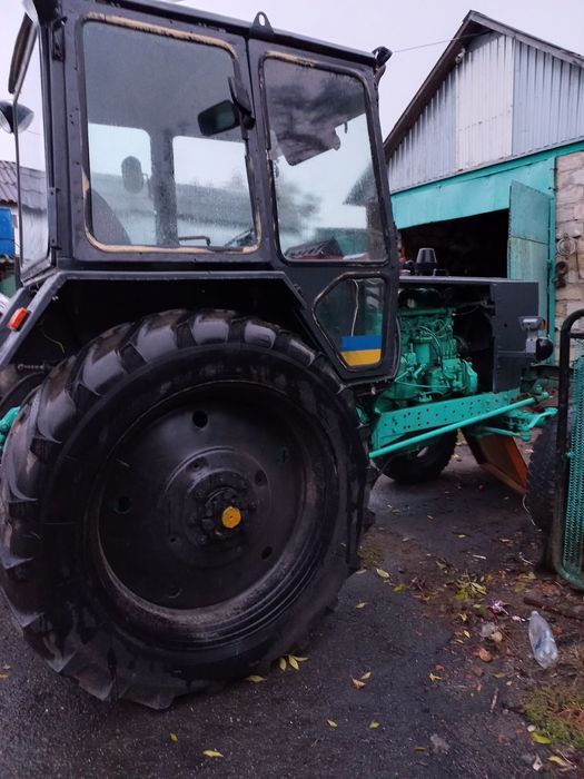 Трактор ЮМЗ 6 в робочему стані