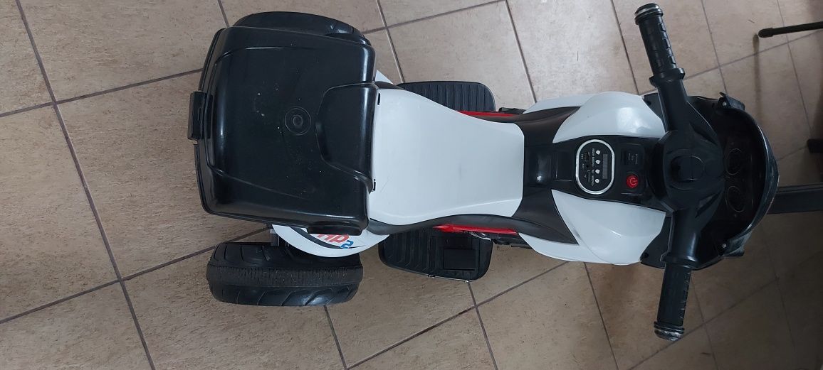 Motorek na akumulator