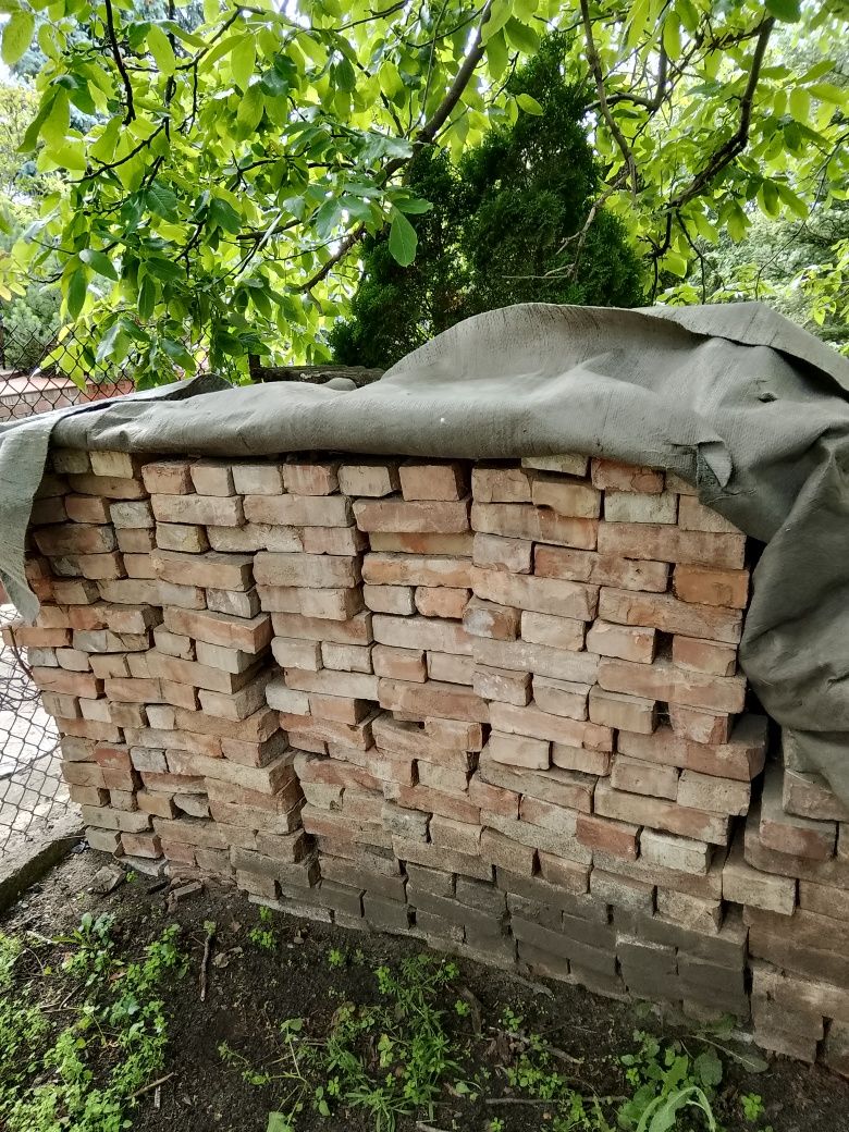 Stara żydowska cegła ponad 100 letnia.