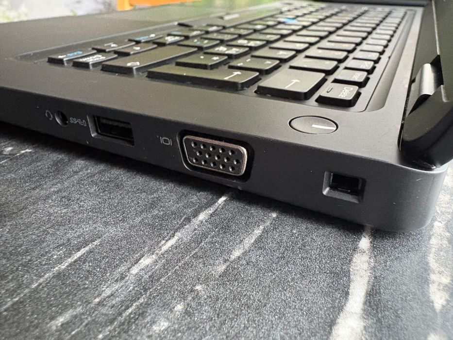 Dell Latitude 5480  Intel  Core i3  7 gen. 14". 8 / 256 GB . LTE.