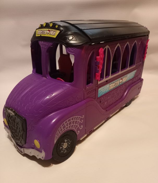 Автобус Monster High