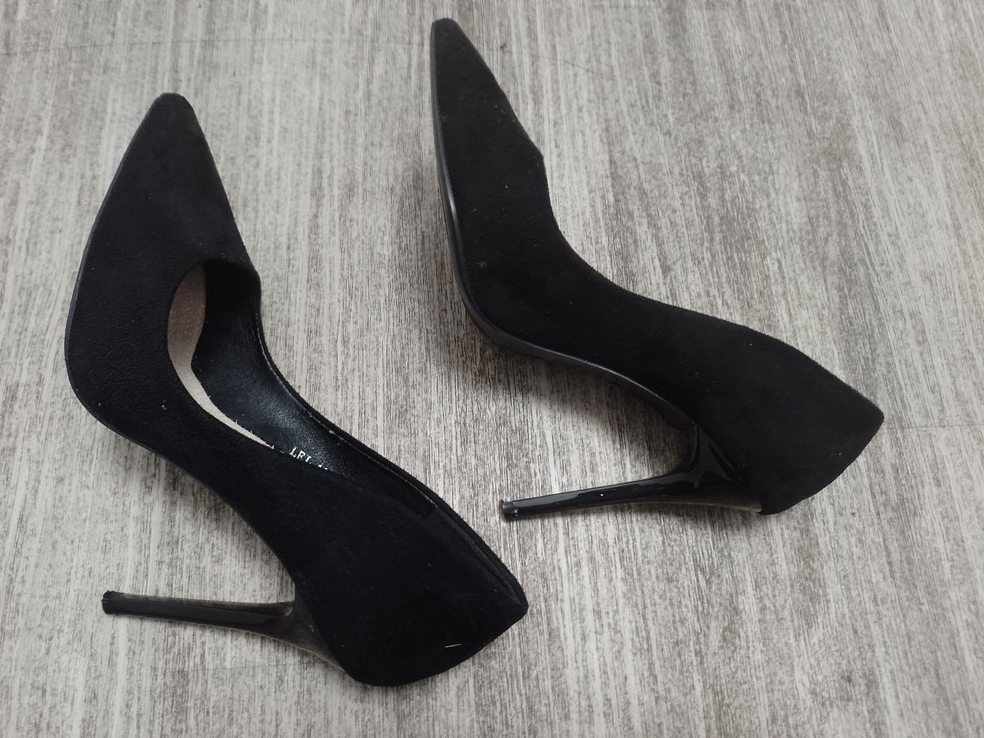 Sprzedam damskie buty rozmiar 37.