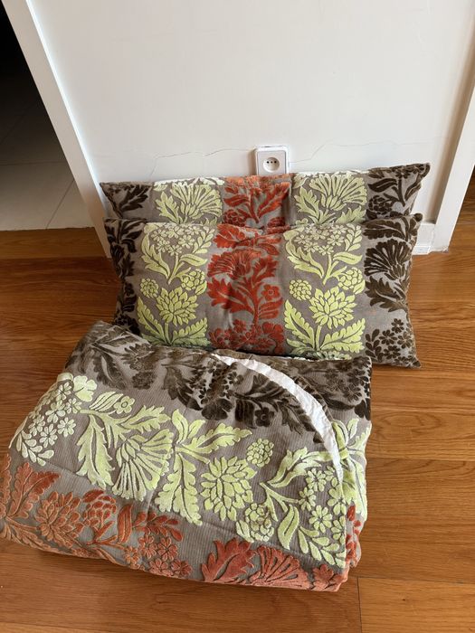 Conjunto colcha e almofadas
