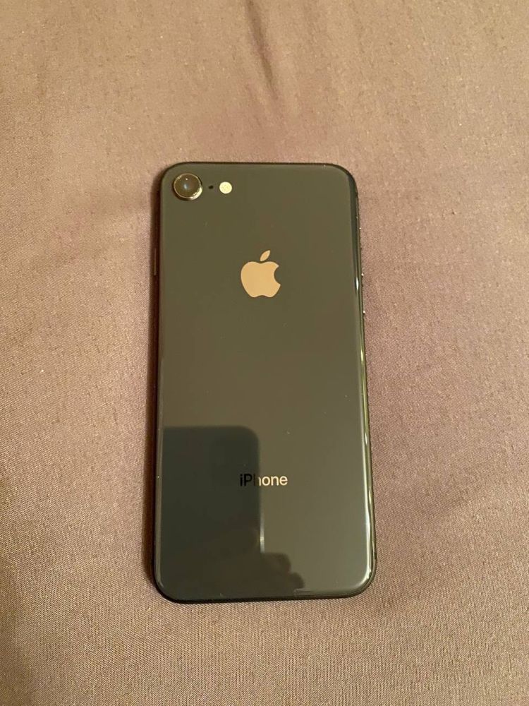 Продам IPhone 8 64gb