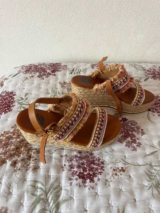 Sandálias com plataforma