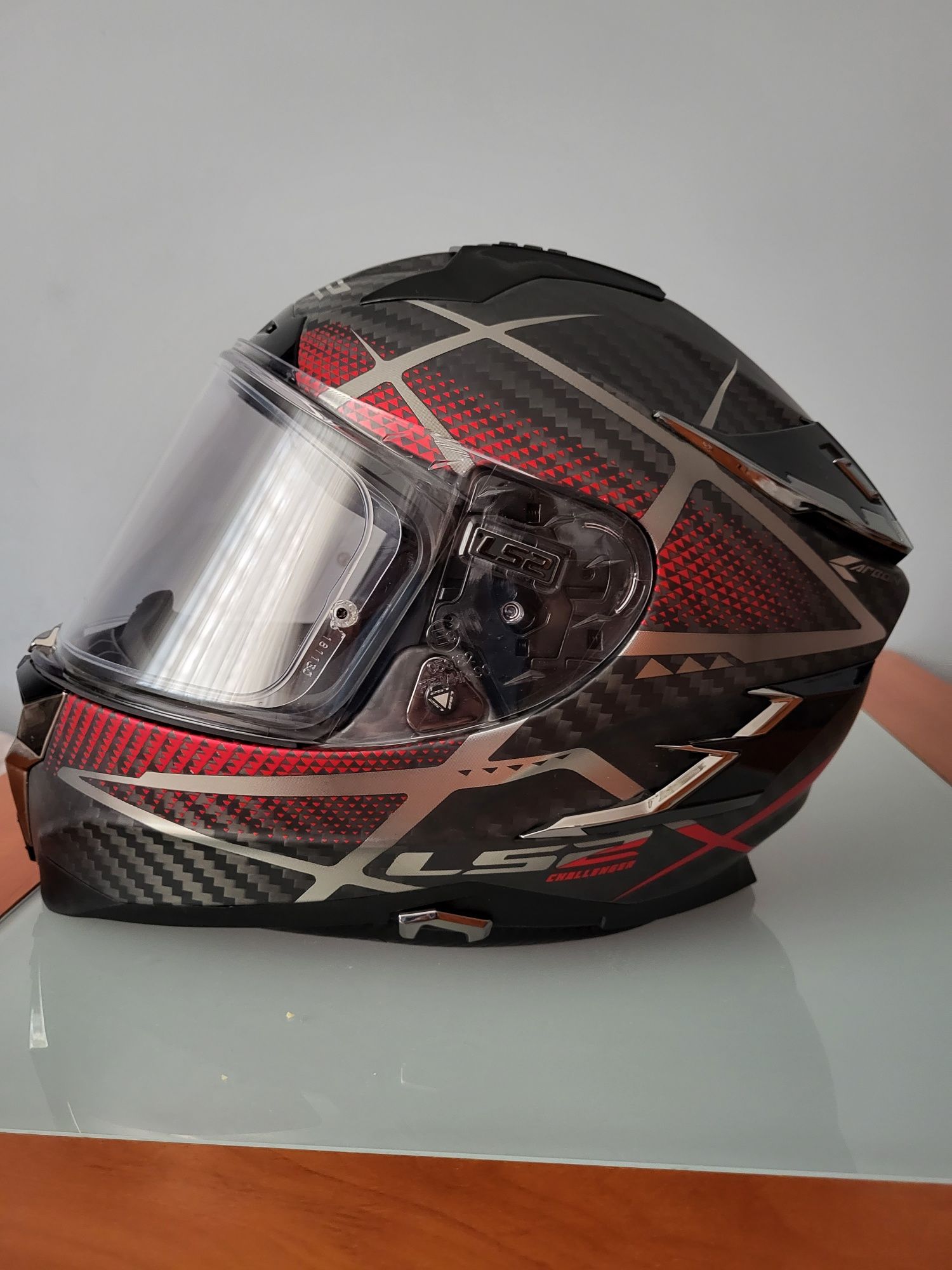 Kask LS2 Challenger C GT Carbon + wieszak na kask i strój motocyklowy