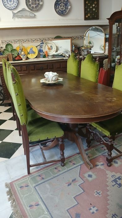 Mesa e 6 cadeiras