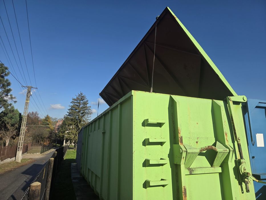 Kontener hakowy z dachem