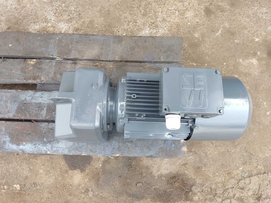 Мотор-редуктор с тормозом на 157 об/мин, 3 кВт, новый Германия
