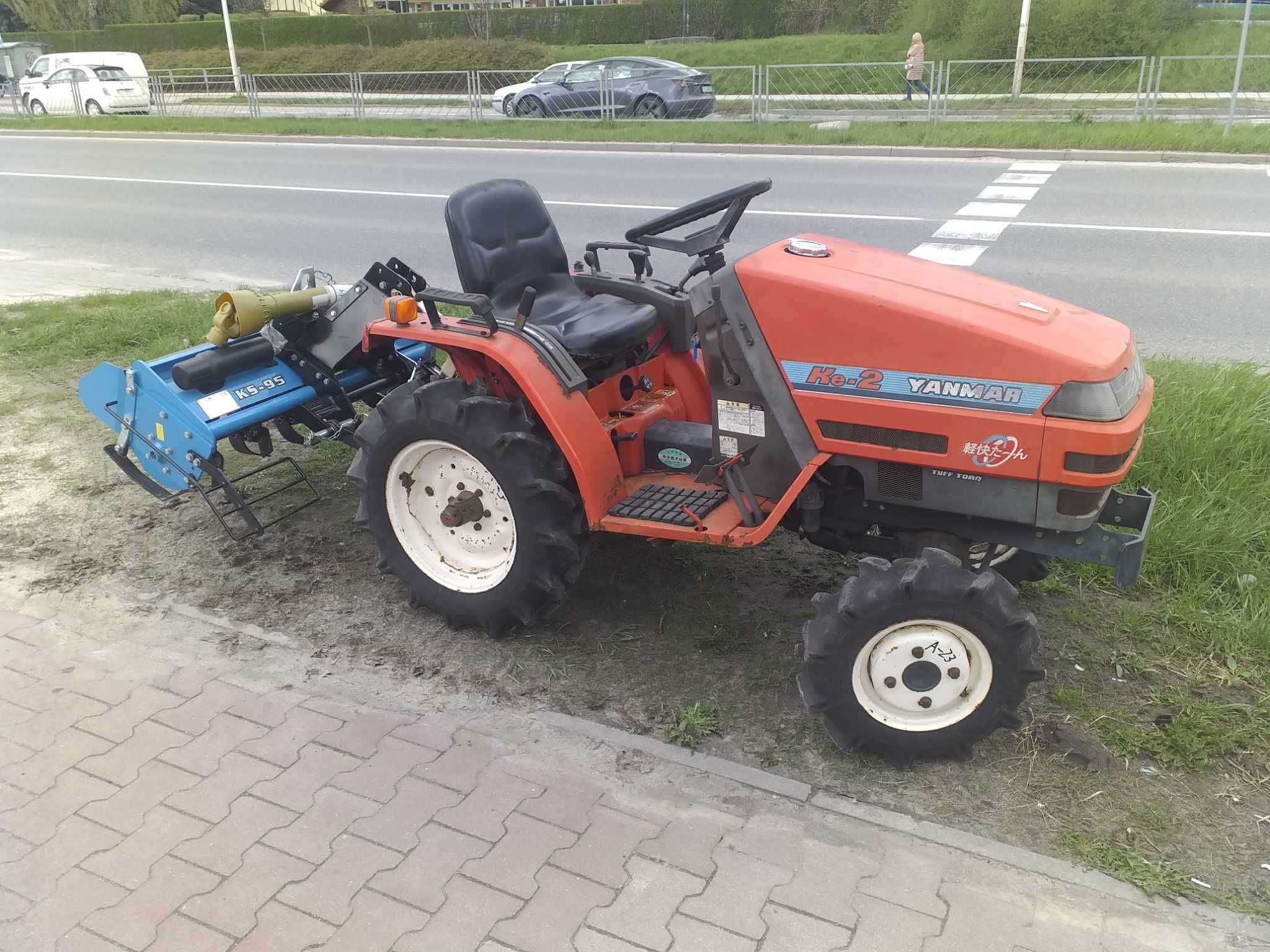 Ciągnik mini traktorek Yanmar Ke-2