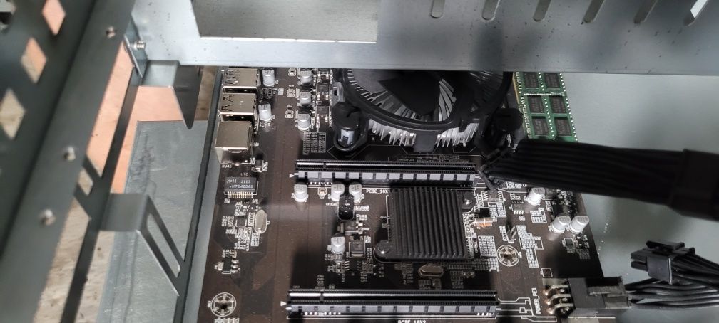Koparka bez GPU płyta, procesor, ram, SSD