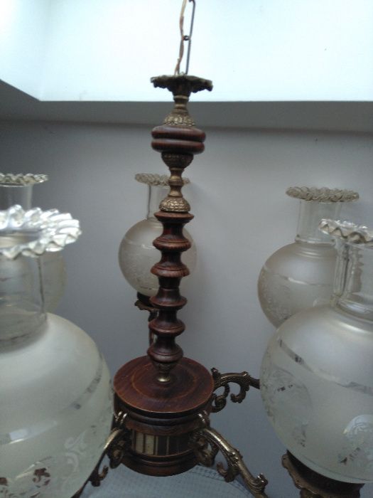 Candeeiro rústico em madeira e metal