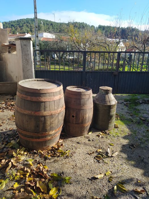 Barris/pipos e pote metálico