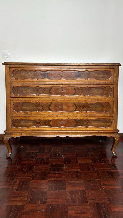 PREÇO NEGOCIÁVEL - Cómoda Antiga em Madeira Maciça + Espelho Vintage