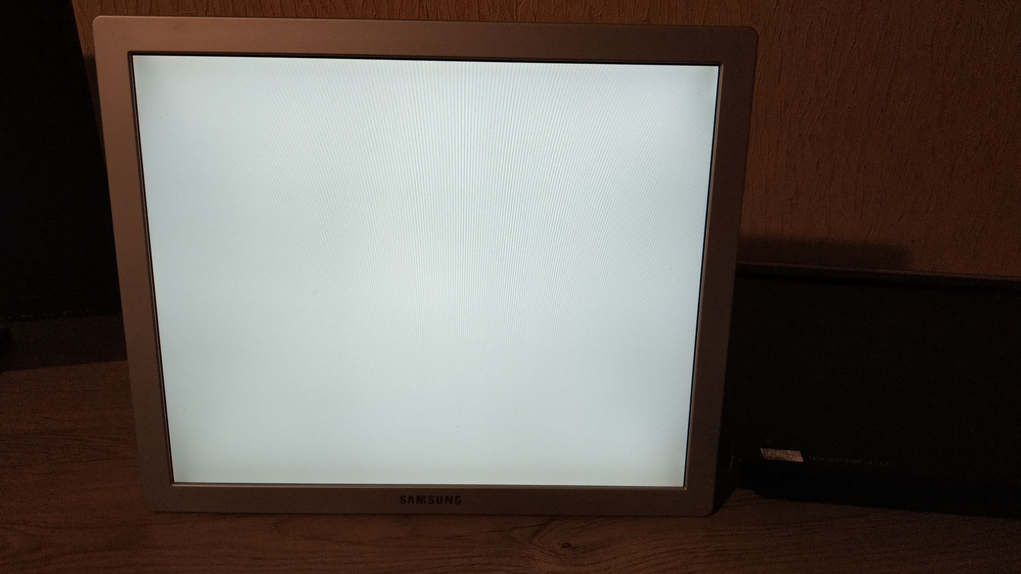 Монитор 19" Samsung 970P LS19VDPXHQ White