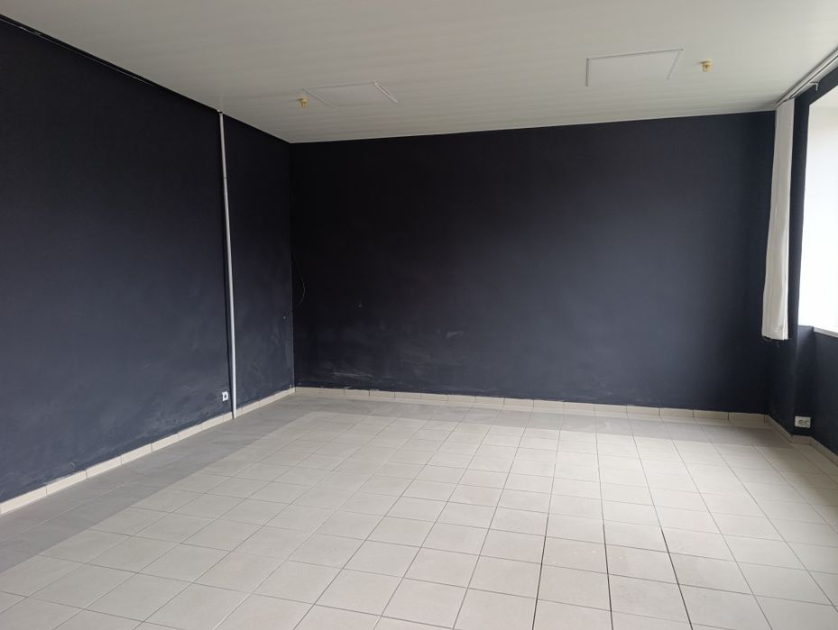 Нежитлове фасадне приміщення. вул Польова,42