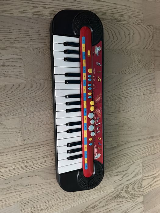 Електросинтезатор піаніно від Сімба Тойз