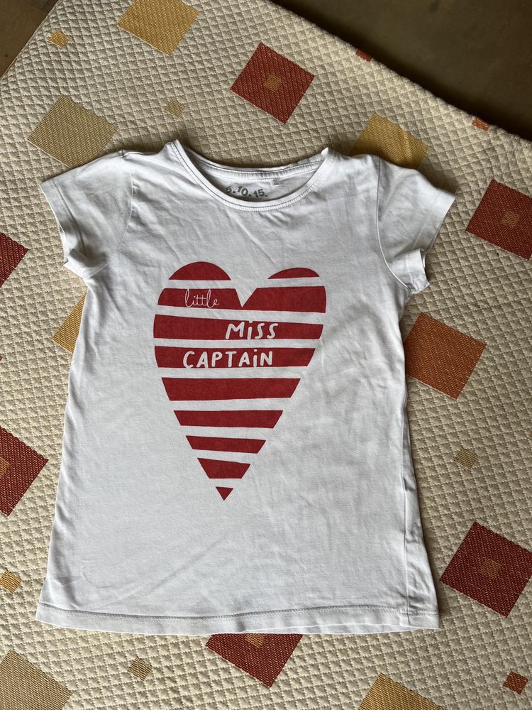 Biały t-shirt dla dziewczynki, rozmiar 122 cm