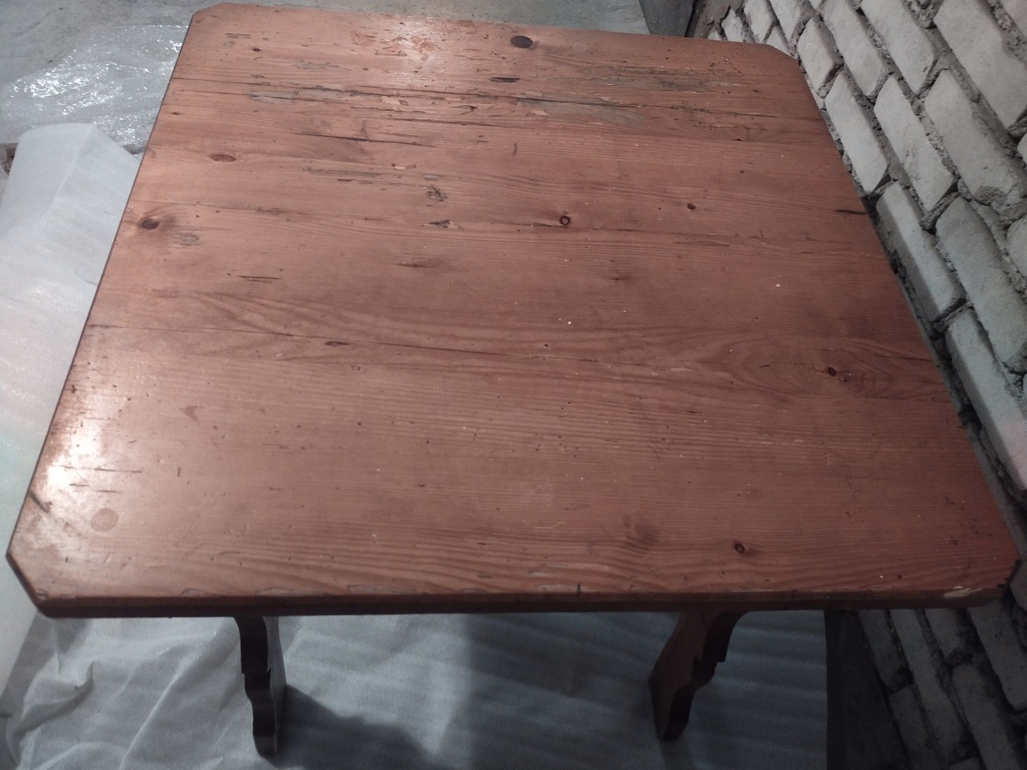 Stół drewniany w stylu góralskim 80x80