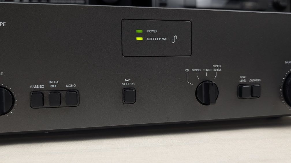 NAD 3240PE Wysokiej klasy zintegrowany wzmacniacz stereo vintage