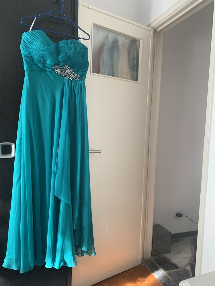 Vestido de gala. Novo.