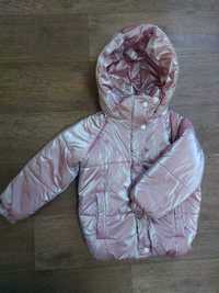 Продається курточка для дівчинки на прохолодну осінь, ранню весну.