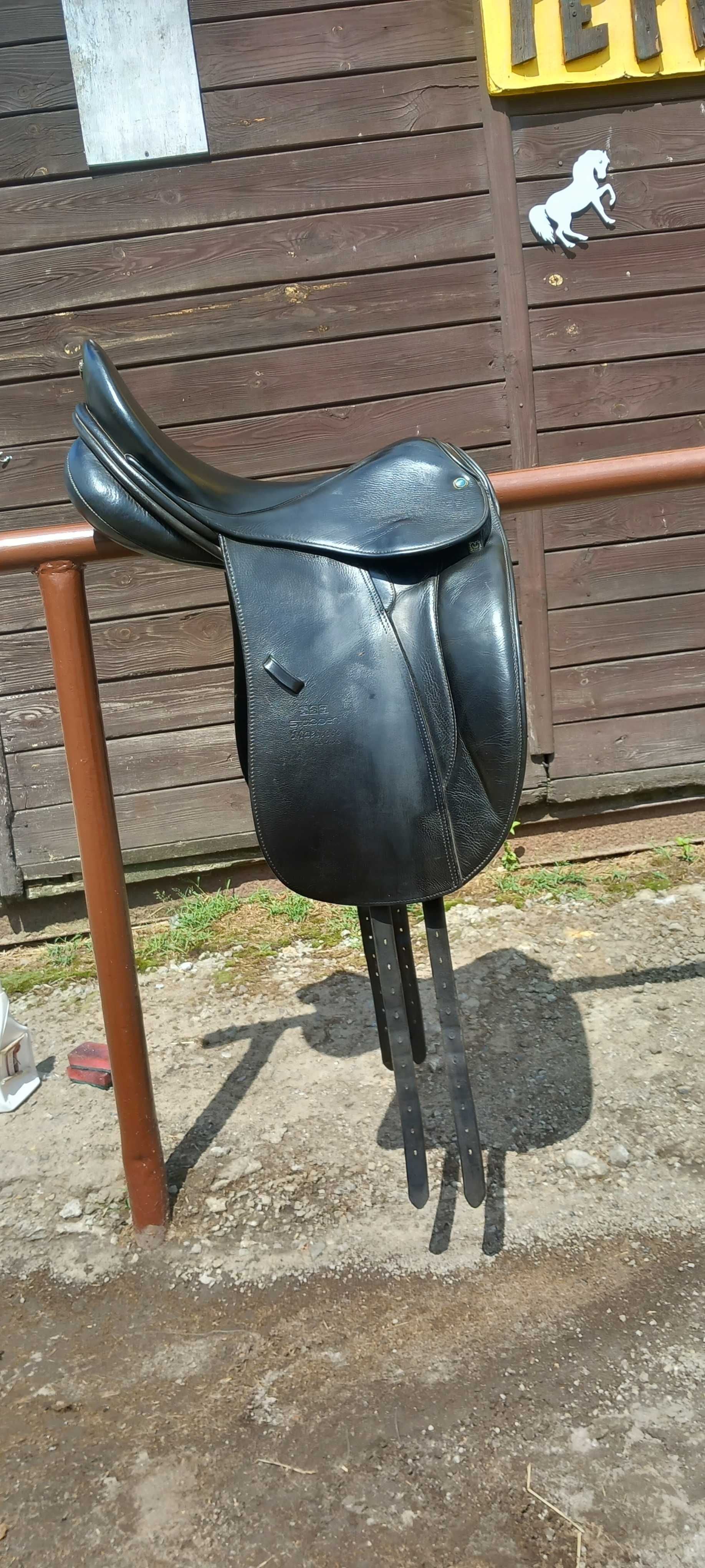 Siodło ujeżdżeniowe Stübben 17,5"/31cm Łęk