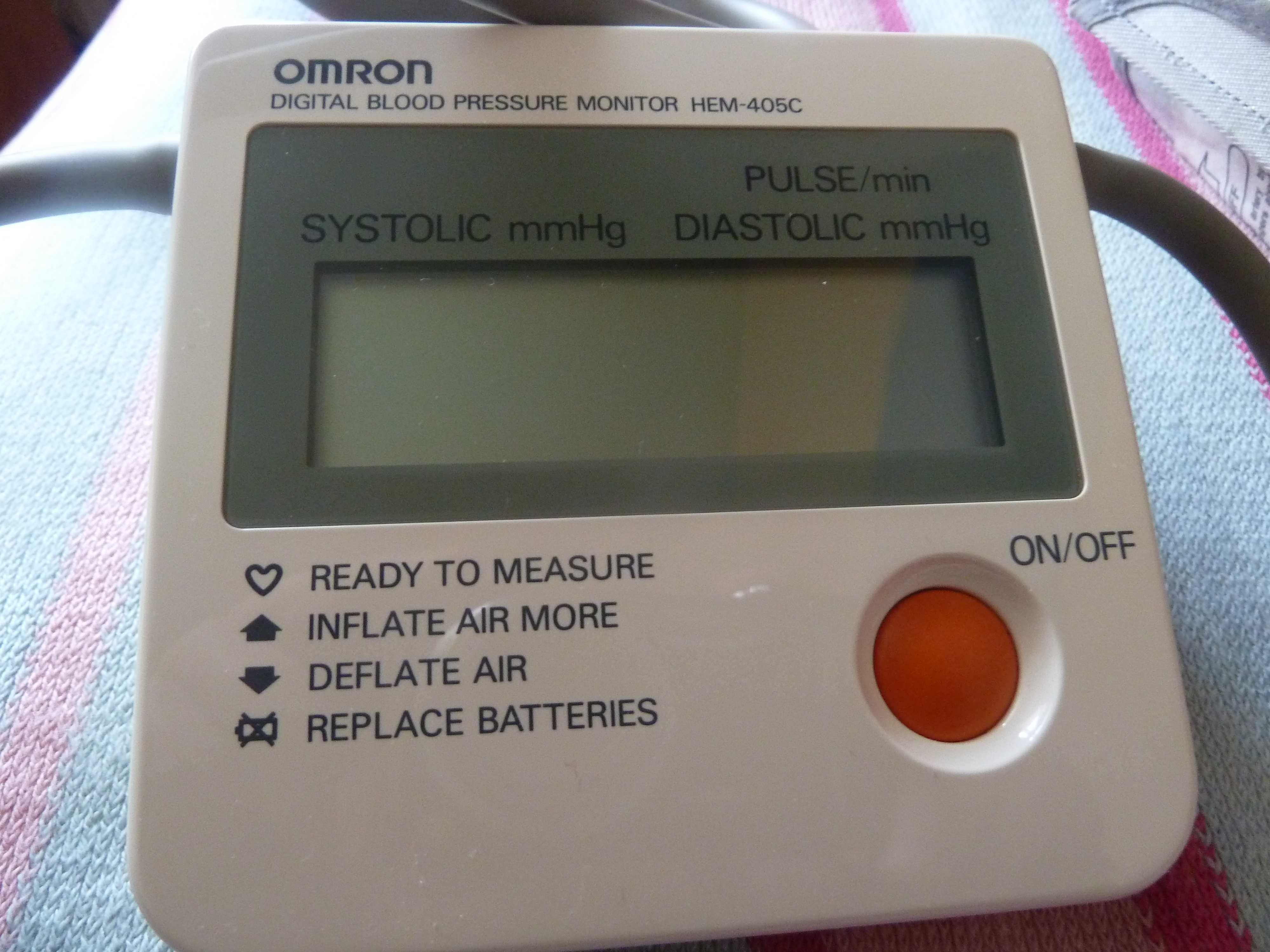 Вимірювач артеріального тиску та пульсу (тонометр) Omron
