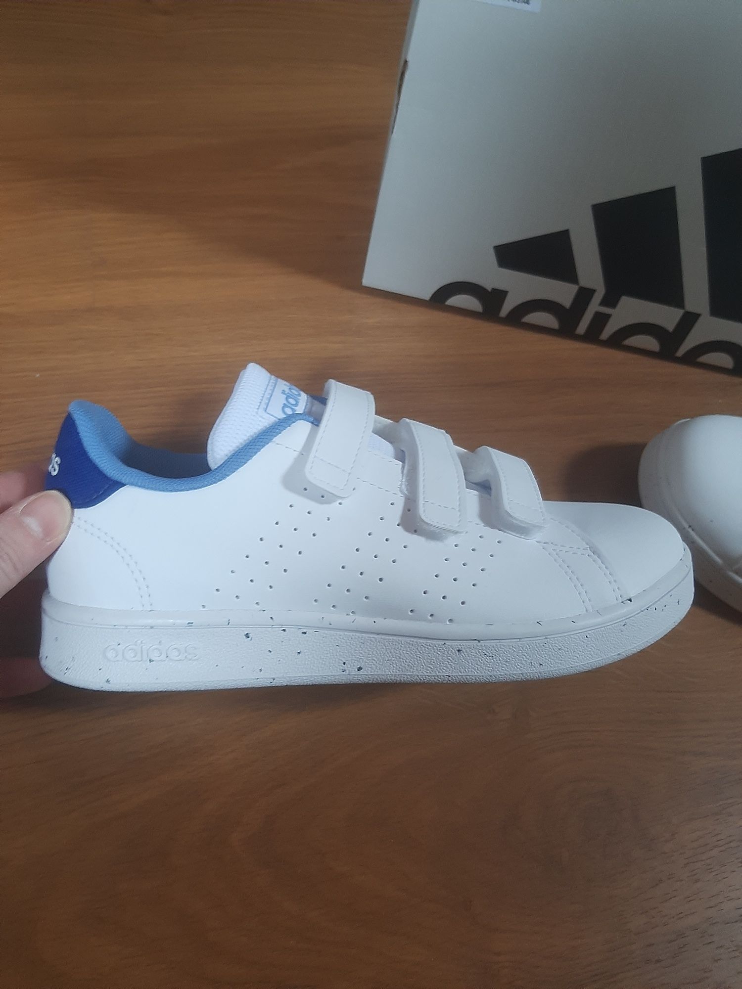 Кроссовки adidas р 32,33,34,35 новые  оригинал