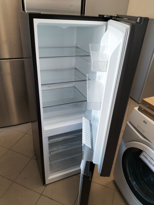 Mała lodówka 143cm wysokość, 50cm szerokość, z Niemiec