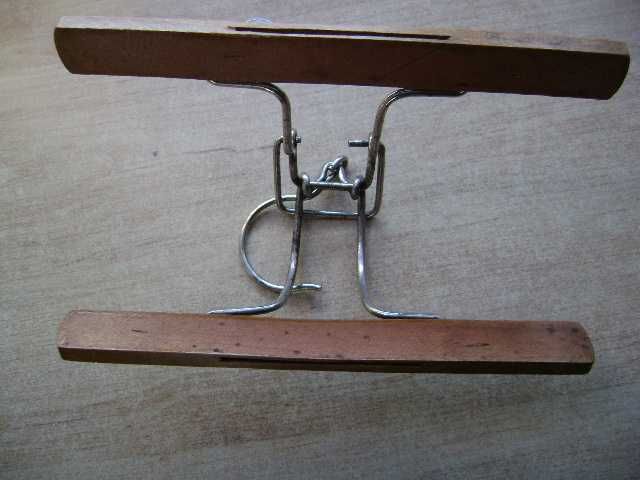 Starocie z PRL Wieszak przedwojenny Tom Watson, Kiel = założyciel IBM